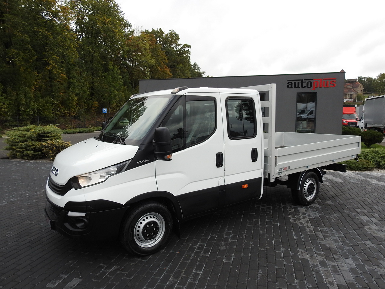 IVECO DAILY 35S15 STAKE BODY DOUBLE CABIN DOKA 7 SEATS AIR CONDITIONING  150HP — crédit-bail IVECO DAILY 35S15 STAKE BODY DOUBLE CABIN DOKA 7 SEATS AIR CONDITIONING  150HP: photos 18