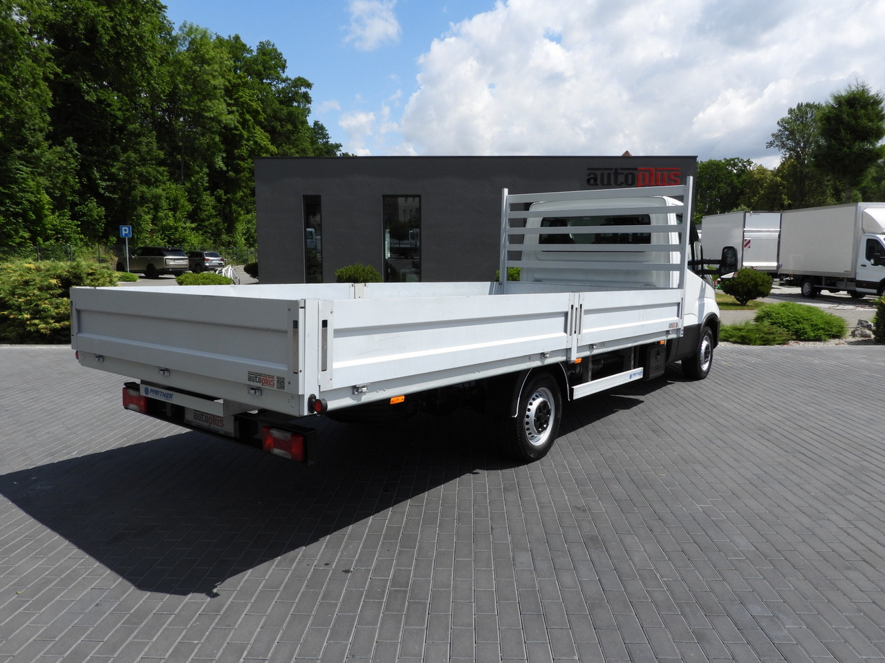 IVECO DAILY 35S16 STAKE BODY 10 PALLETS CRUISE CONTROL AIR CONDITIONING 160HP - Utilitaire plateau: photos 3 IVECO DAILY 35S16 STAKE BODY 10 PALLETS CRUISE CONTROL AIR CONDITIONING 160HP - Utilitaire plateau: photos 3