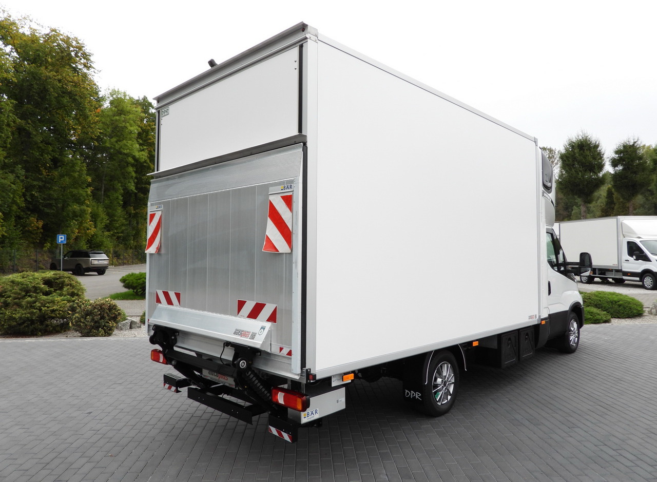 IVECO DAILY 35S18 BOX HI-MATIC LIFT 8 PALLETS CRUISE CONTROL NAVIGATION LED LIGHTS PNEUMATICS AUTOMATIC TRANSMISSION HI-MATIC AIR CONDITIONING 180HP - Fourgon grand volume: photos 3 IVECO DAILY 35S18 BOX HI-MATIC LIFT 8 PALLETS CRUISE CONTROL NAVIGATION LED LIGHTS PNEUMATICS AUTOMATIC TRANSMISSION HI-MATIC AIR CONDITIONING 180HP - Fourgon grand volume: photos 3