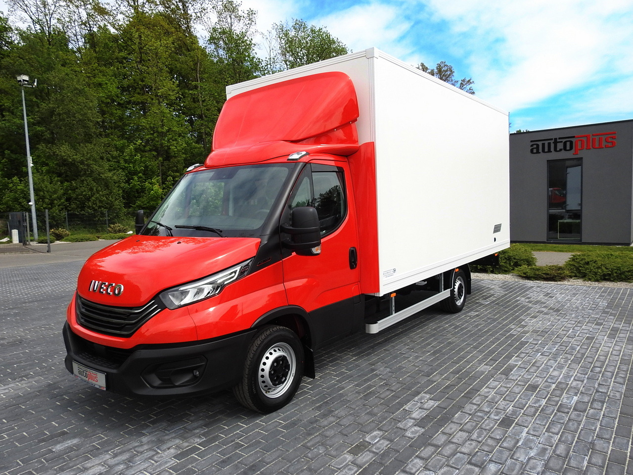 IVECO DAILY 35S18 NEW BOX 10 PALLETS CRUISE CONTROL NAVIGATION AIR CONDITIONING LED LIGHTS GUARANTEE 180HP — crédit-bail IVECO DAILY 35S18 NEW BOX 10 PALLETS CRUISE CONTROL NAVIGATION AIR CONDITIONING LED LIGHTS GUARANTEE 180HP: photos 6 IVECO DAILY 35S18 NEW BOX 10 PALLETS CRUISE CONTROL NAVIGATION AIR CONDITIONING LED LIGHTS GUARANTEE 180HP — crédit-bail IVECO DAILY 35S18 NEW BOX 10 PALLETS CRUISE CONTROL NAVIGATION AIR CONDITIONING LED LIGHTS GUARANTEE 180HP: photos 6