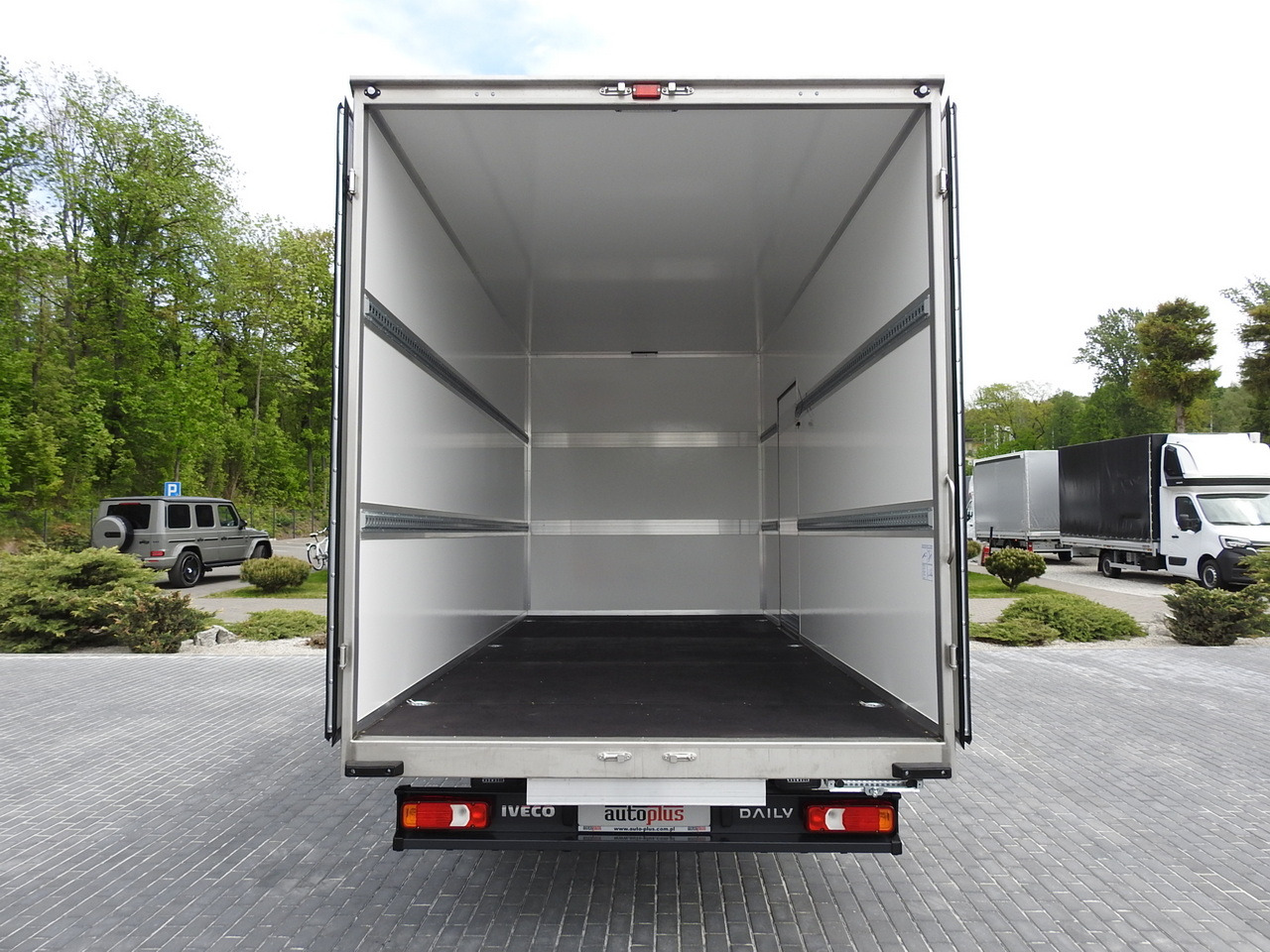 Fourgon grand volume neuf IVECO DAILY 35S18 NEW BOX 10 PALLETS CRUISE CONTROL NAVIGATION AIR CONDITIONING LED LIGHTS GUARANTEE 180HP: photos 12 Fourgon grand volume neuf IVECO DAILY 35S18 NEW BOX 10 PALLETS CRUISE CONTROL NAVIGATION AIR CONDITIONING LED LIGHTS GUARANTEE 180HP: photos 12