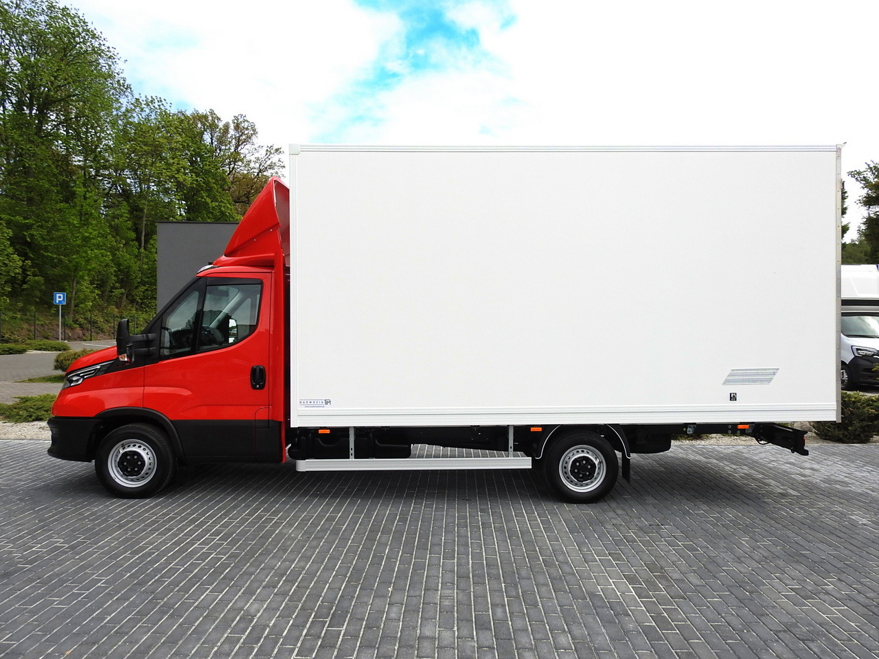Fourgon grand volume neuf IVECO DAILY 35S18 NEW BOX 10 PALLETS CRUISE CONTROL NAVIGATION AIR CONDITIONING LED LIGHTS GUARANTEE 180HP: photos 9 Fourgon grand volume neuf IVECO DAILY 35S18 NEW BOX 10 PALLETS CRUISE CONTROL NAVIGATION AIR CONDITIONING LED LIGHTS GUARANTEE 180HP: photos 9