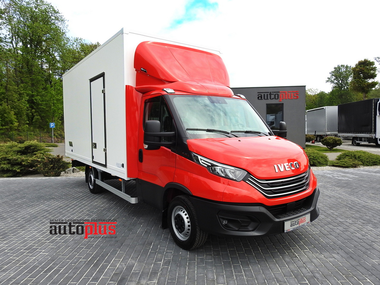 IVECO DAILY 35S18 NEW BOX 10 PALLETS CRUISE CONTROL NAVIGATION AIR CONDITIONING LED LIGHTS GUARANTEE 180HP - Fourgon grand volume: photos 1 IVECO DAILY 35S18 NEW BOX 10 PALLETS CRUISE CONTROL NAVIGATION AIR CONDITIONING LED LIGHTS GUARANTEE 180HP - Fourgon grand volume: photos 1