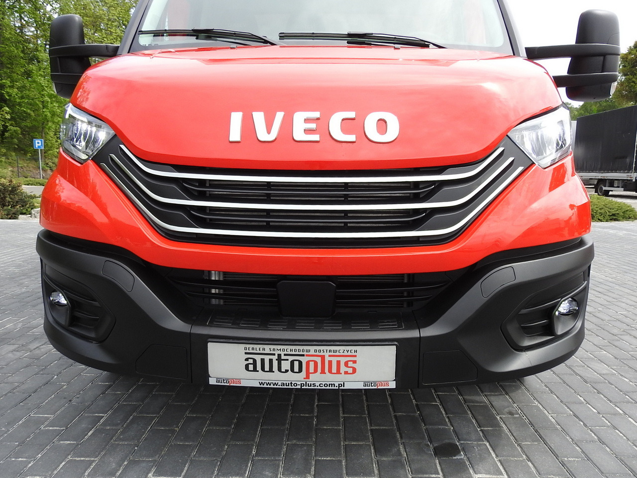 Fourgon grand volume neuf IVECO DAILY 35S18 NEW BOX 10 PALLETS CRUISE CONTROL NAVIGATION AIR CONDITIONING LED LIGHTS GUARANTEE 180HP: photos 15 Fourgon grand volume neuf IVECO DAILY 35S18 NEW BOX 10 PALLETS CRUISE CONTROL NAVIGATION AIR CONDITIONING LED LIGHTS GUARANTEE 180HP: photos 15