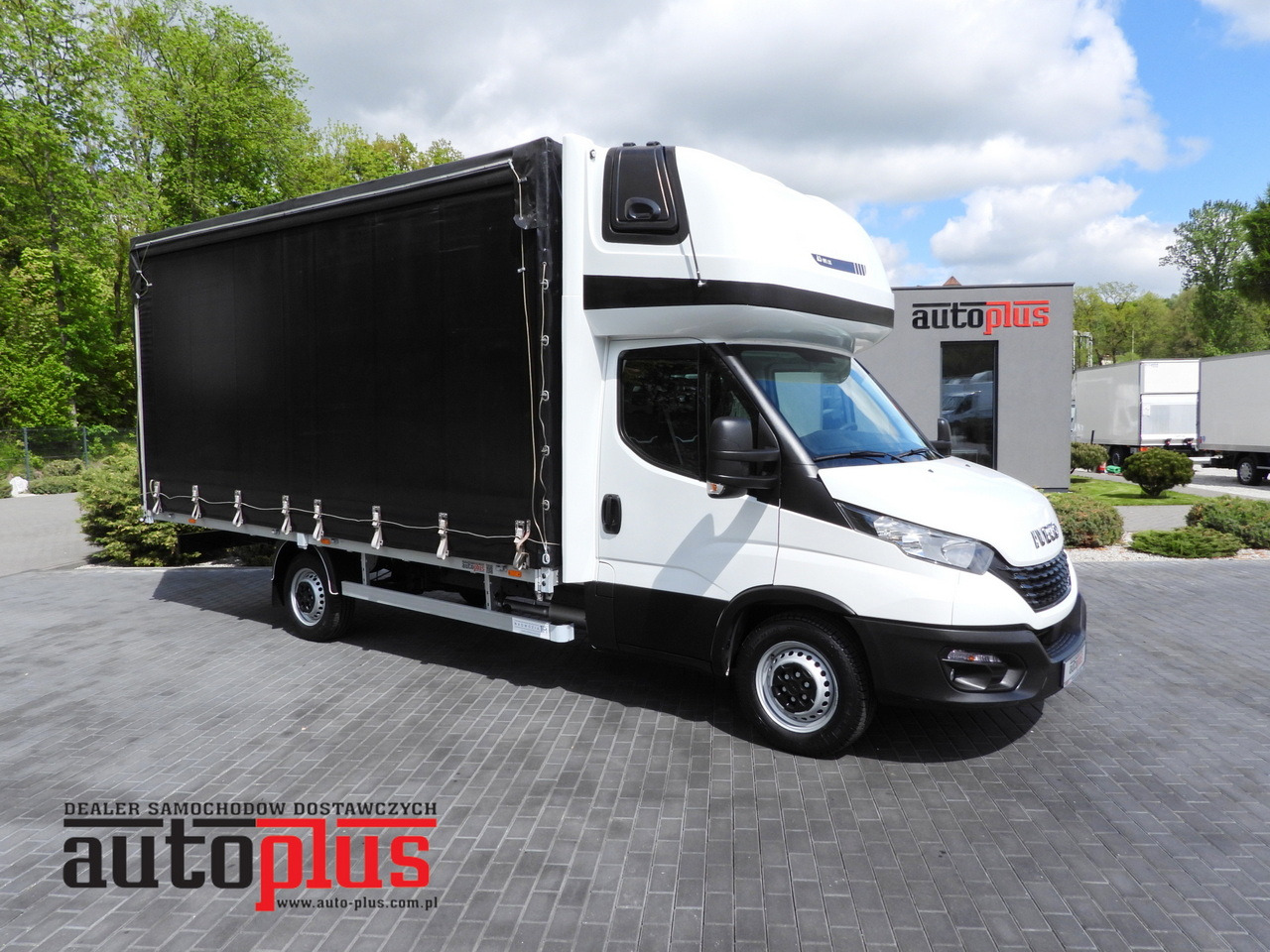 IVECO DAILY  35S18 TARPAULIN 10 PALLETS WEBASTO CRUISE CONTROL AIR CONDITIONING  180HP - Utilitaire rideaux coulissants (PLSC): photos 1 IVECO DAILY  35S18 TARPAULIN 10 PALLETS WEBASTO CRUISE CONTROL AIR CONDITIONING  180HP - Utilitaire rideaux coulissants (PLSC): photos 1