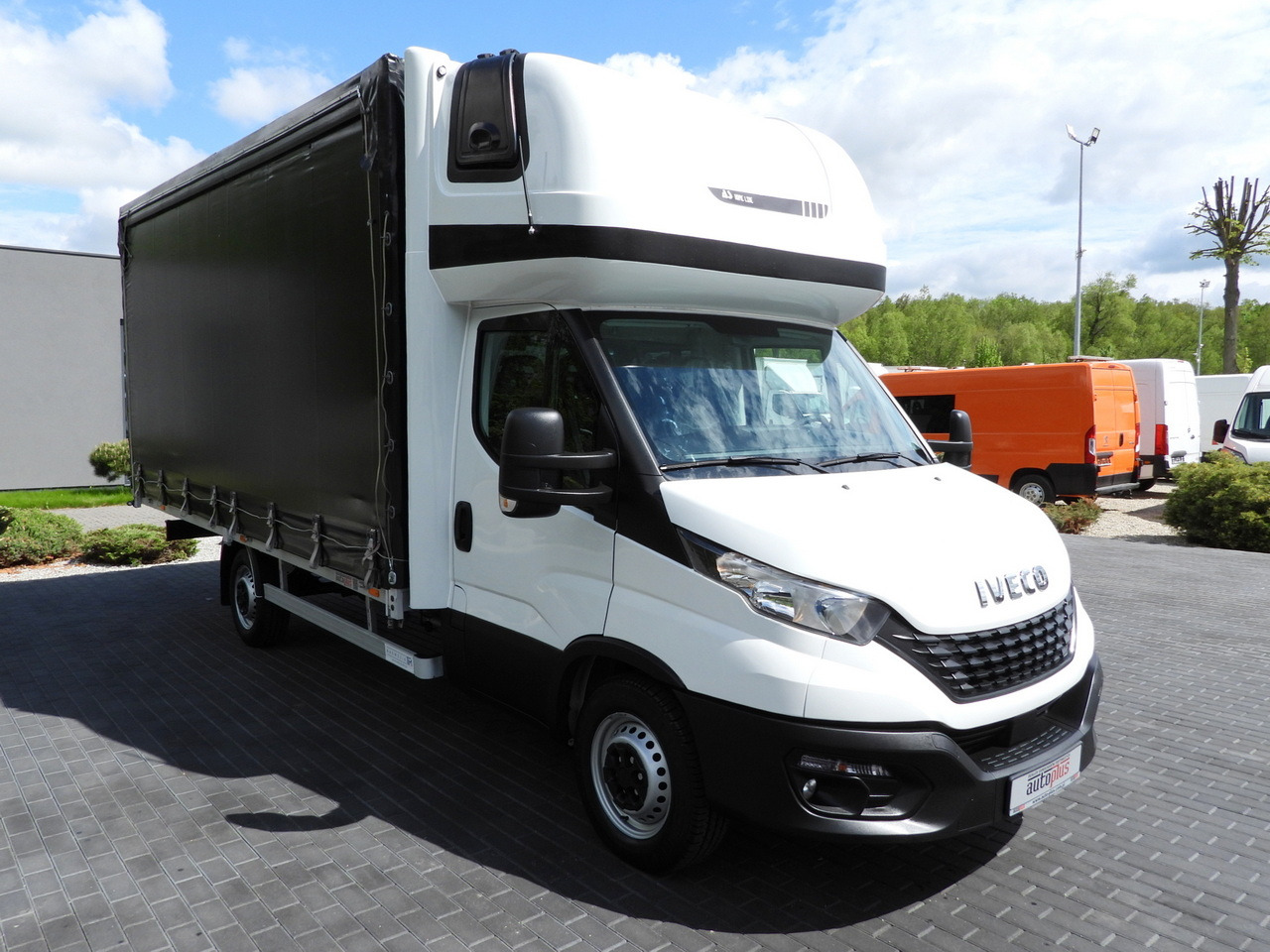 IVECO DAILY  35S18 TARPAULIN 10 PALLETS WEBASTO CRUISE CONTROL AIR CONDITIONING  180HP - Utilitaire rideaux coulissants (PLSC): photos 4 IVECO DAILY  35S18 TARPAULIN 10 PALLETS WEBASTO CRUISE CONTROL AIR CONDITIONING  180HP - Utilitaire rideaux coulissants (PLSC): photos 4