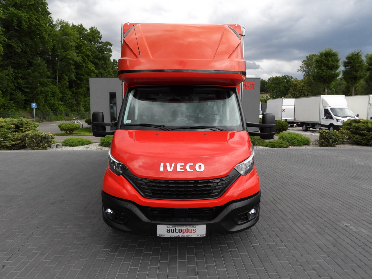 IVECO DAILY 35S18 TARPAULIN 10 PALLETS WEBASTO CRUISE CONTROL LED LIGHTS AIR CONDITIONING 180HP - Utilitaire rideaux coulissants (PLSC): photos 5 IVECO DAILY 35S18 TARPAULIN 10 PALLETS WEBASTO CRUISE CONTROL LED LIGHTS AIR CONDITIONING 180HP - Utilitaire rideaux coulissants (PLSC): photos 5