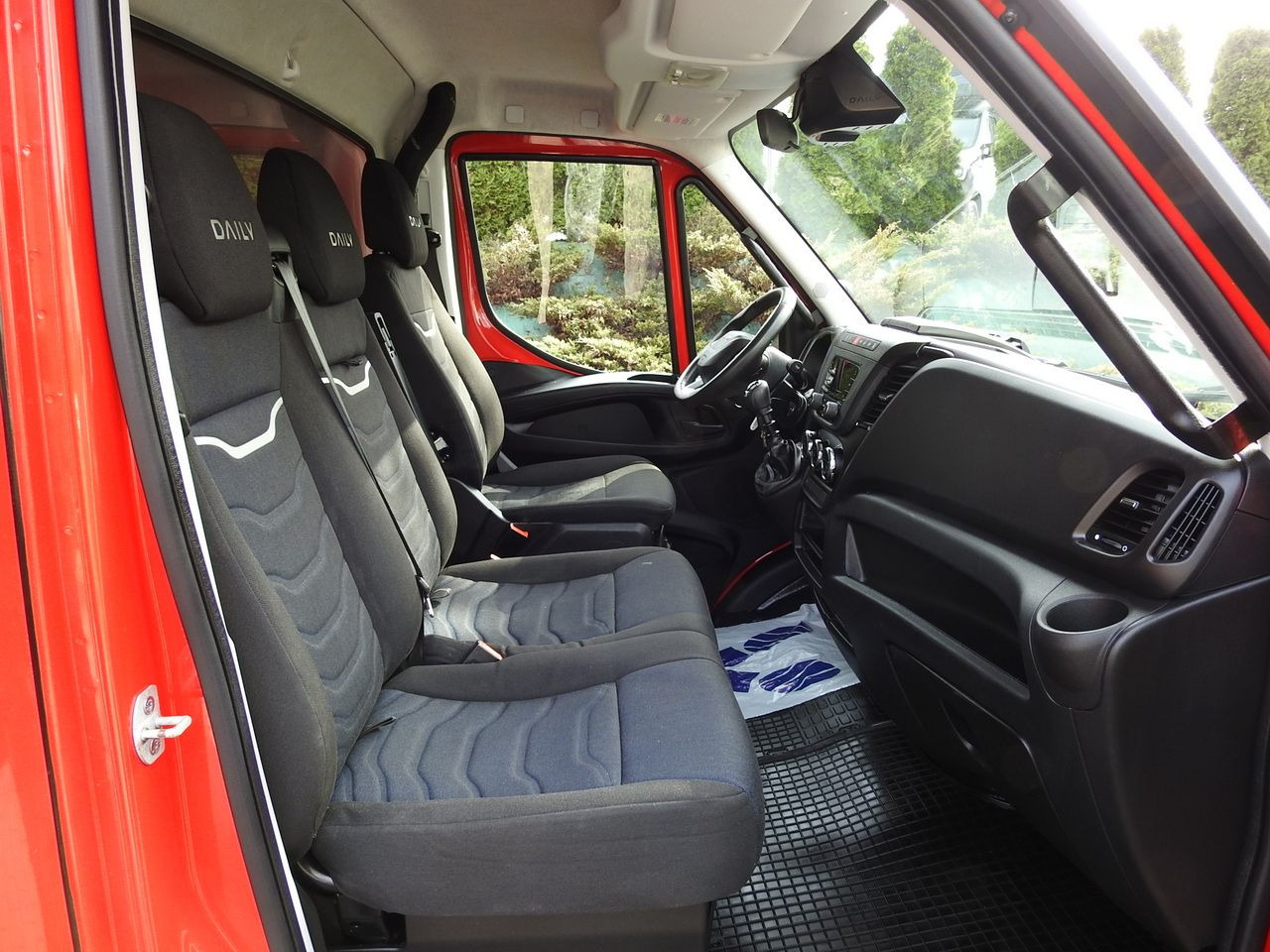 Utilitaire rideaux coulissants (PLSC) IVECO DAILY 35S18 TARPAULIN 10 PALLETS WEBASTO CRUISE CONTROL LED LIGHTS AIR CONDITIONING  180HP: photos 41
