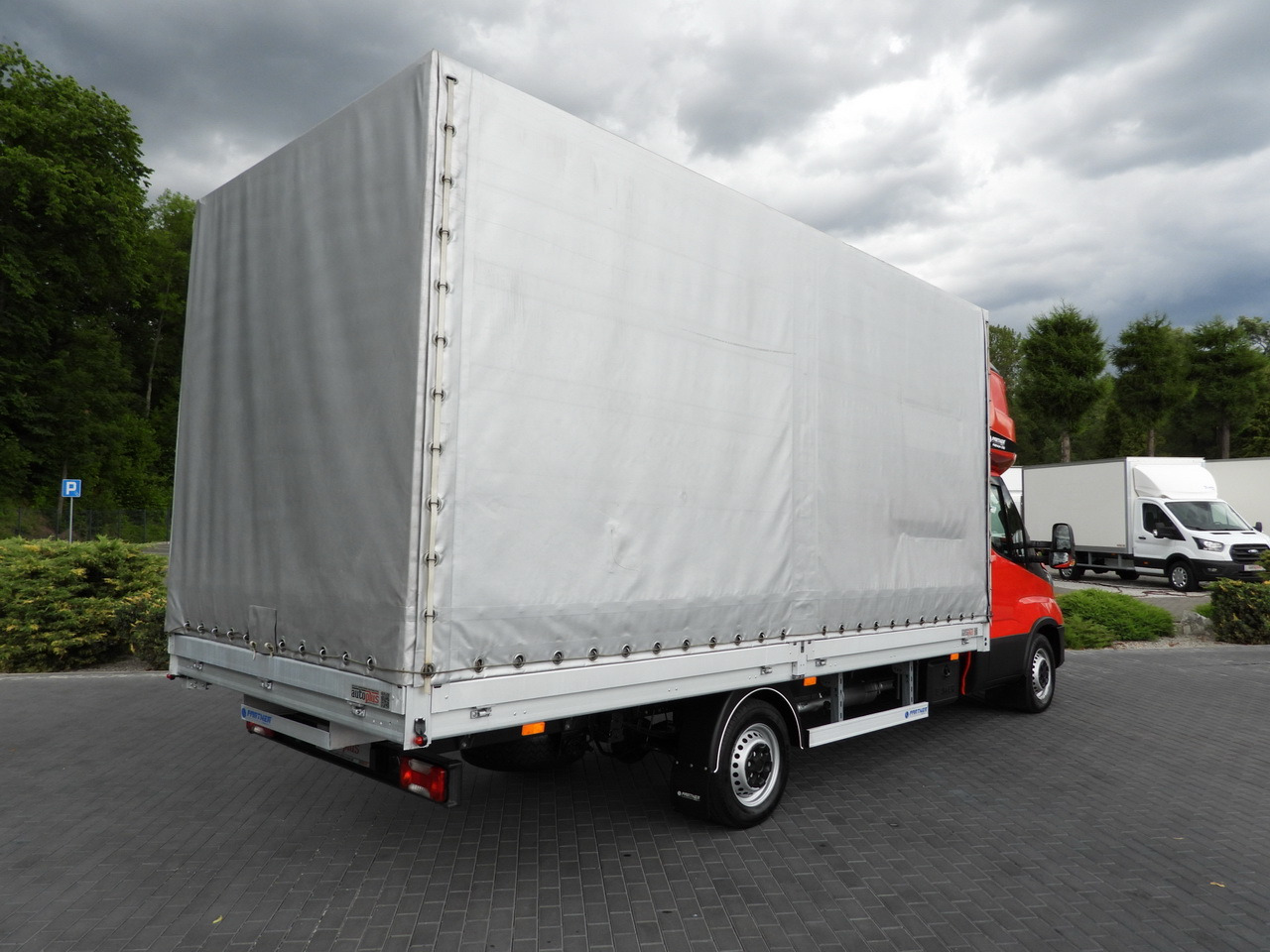 IVECO DAILY 35S18 TARPAULIN 10 PALLETS WEBASTO CRUISE CONTROL LED LIGHTS AIR CONDITIONING 180HP - Utilitaire rideaux coulissants (PLSC): photos 3 IVECO DAILY 35S18 TARPAULIN 10 PALLETS WEBASTO CRUISE CONTROL LED LIGHTS AIR CONDITIONING 180HP - Utilitaire rideaux coulissants (PLSC): photos 3