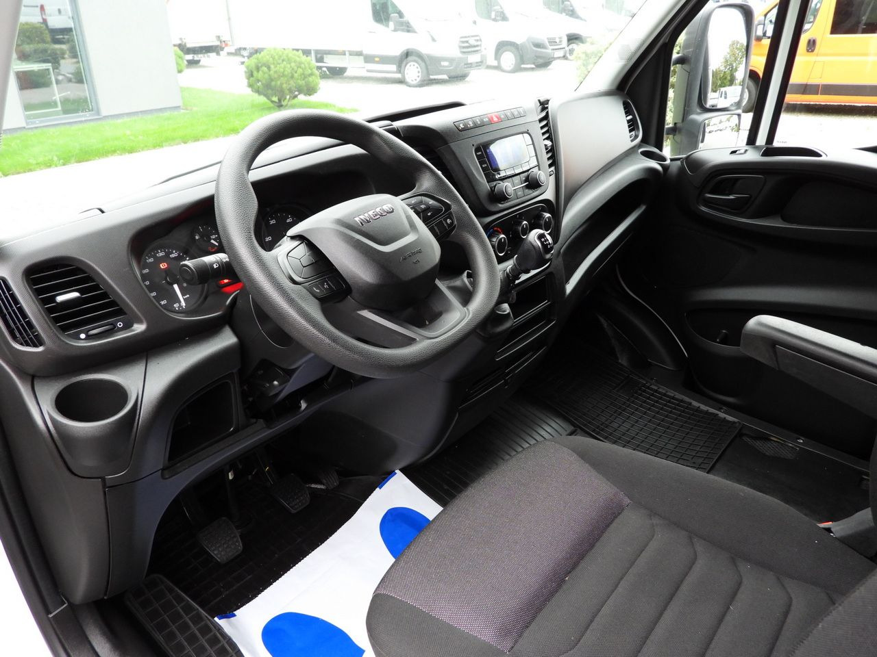 IVECO DAILY 35S18 TARPAULIN 10 PALLETS WEBASTO CRUISE CONTROL PNEUMATICS AIR CONDITIONING  180HP - Utilitaire rideaux coulissants (PLSC): photos 2 IVECO DAILY 35S18 TARPAULIN 10 PALLETS WEBASTO CRUISE CONTROL PNEUMATICS AIR CONDITIONING  180HP - Utilitaire rideaux coulissants (PLSC): photos 2