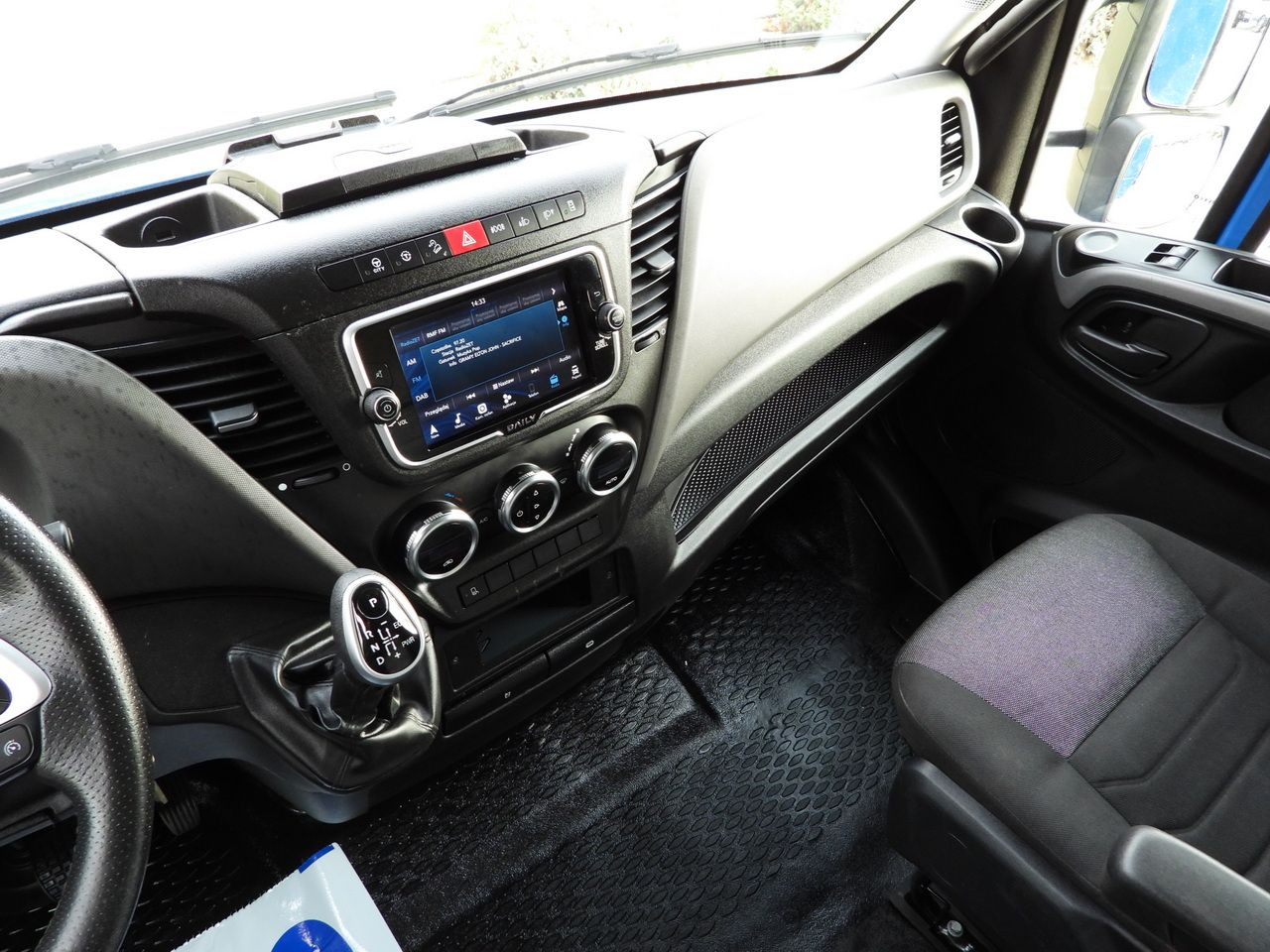 Utilitaire rideaux coulissants (PLSC) IVECO DAILY 35S21 TARPAULIN 10 PALLETS WEBASTO CRUISE CONTROL NAVIGATION LED LIGHTS AUTOMATIC TRANSMISSION HI-MATIC AIR CONDITIONING 210HP: photos 37 Utilitaire rideaux coulissants (PLSC) IVECO DAILY 35S21 TARPAULIN 10 PALLETS WEBASTO CRUISE CONTROL NAVIGATION LED LIGHTS AUTOMATIC TRANSMISSION HI-MATIC AIR CONDITIONING 210HP: photos 37