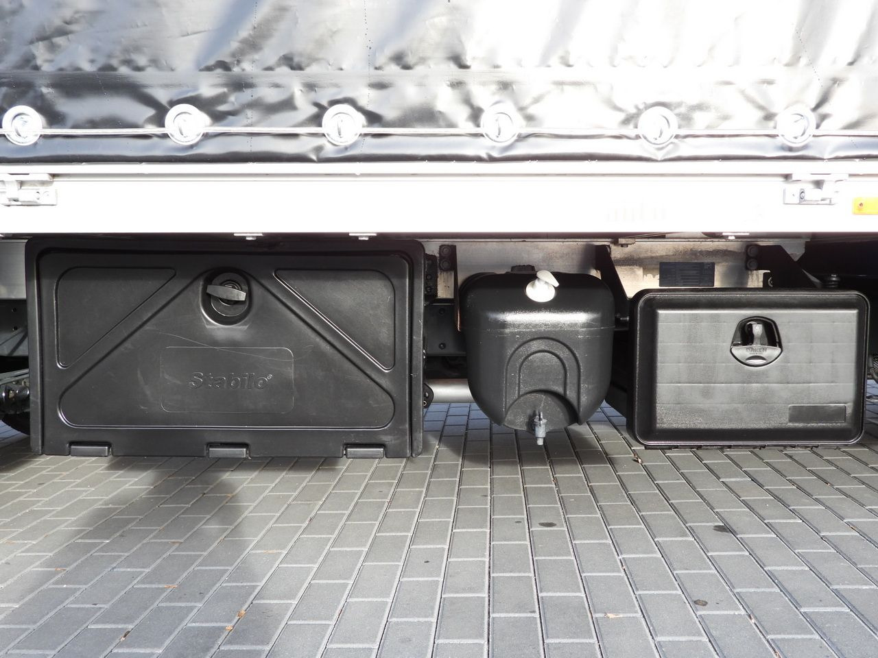 Utilitaire rideaux coulissants (PLSC) IVECO DAILY 35S21 TARPAULIN 10 PALLETS WEBASTO CRUISE CONTROL NAVIGATION LED LIGHTS AUTOMATIC TRANSMISSION HI-MATIC AIR CONDITIONING 210HP: photos 24 Utilitaire rideaux coulissants (PLSC) IVECO DAILY 35S21 TARPAULIN 10 PALLETS WEBASTO CRUISE CONTROL NAVIGATION LED LIGHTS AUTOMATIC TRANSMISSION HI-MATIC AIR CONDITIONING 210HP: photos 24