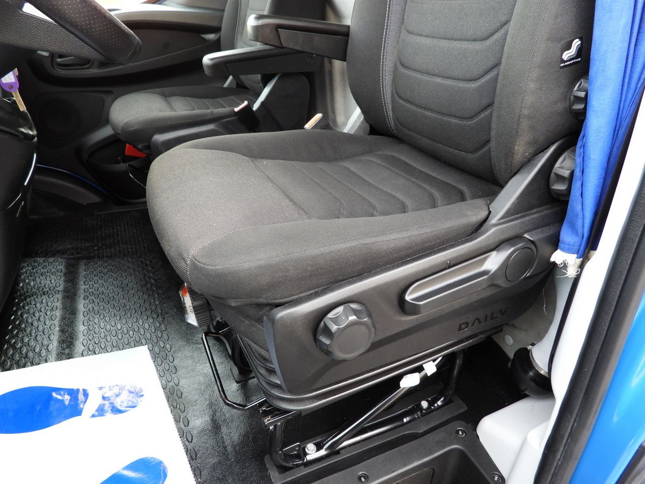 Utilitaire rideaux coulissants (PLSC) IVECO DAILY 35S21 TARPAULIN 10 PALLETS WEBASTO CRUISE CONTROL NAVIGATION LED LIGHTS AUTOMATIC TRANSMISSION HI-MATIC AIR CONDITIONING 210HP: photos 32 Utilitaire rideaux coulissants (PLSC) IVECO DAILY 35S21 TARPAULIN 10 PALLETS WEBASTO CRUISE CONTROL NAVIGATION LED LIGHTS AUTOMATIC TRANSMISSION HI-MATIC AIR CONDITIONING 210HP: photos 32