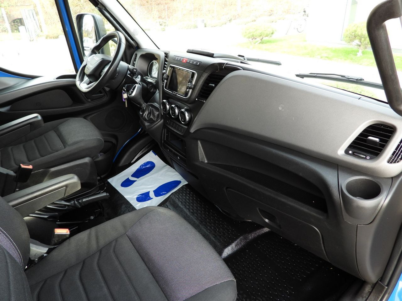 Utilitaire rideaux coulissants (PLSC) IVECO DAILY 35S21 TARPAULIN 10 PALLETS WEBASTO CRUISE CONTROL NAVIGATION LED LIGHTS AUTOMATIC TRANSMISSION HI-MATIC AIR CONDITIONING 210HP: photos 45 Utilitaire rideaux coulissants (PLSC) IVECO DAILY 35S21 TARPAULIN 10 PALLETS WEBASTO CRUISE CONTROL NAVIGATION LED LIGHTS AUTOMATIC TRANSMISSION HI-MATIC AIR CONDITIONING 210HP: photos 45