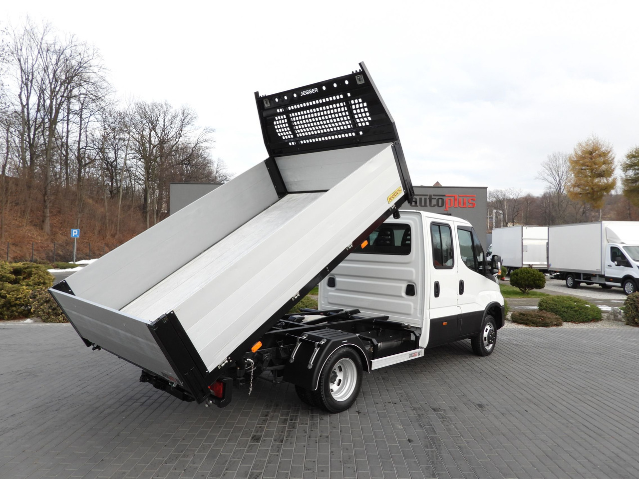 IVECO DAILY 50C16 THREE-WAY TIPPER DOUBLE CABIN DOKA 6 SEATS CRUISE CONTROL PNEUMATICS TWIN WHEELS AIR CONDITIONING 160HP - Utilitaire benne: photos 3 IVECO DAILY 50C16 THREE-WAY TIPPER DOUBLE CABIN DOKA 6 SEATS CRUISE CONTROL PNEUMATICS TWIN WHEELS AIR CONDITIONING 160HP - Utilitaire benne: photos 3