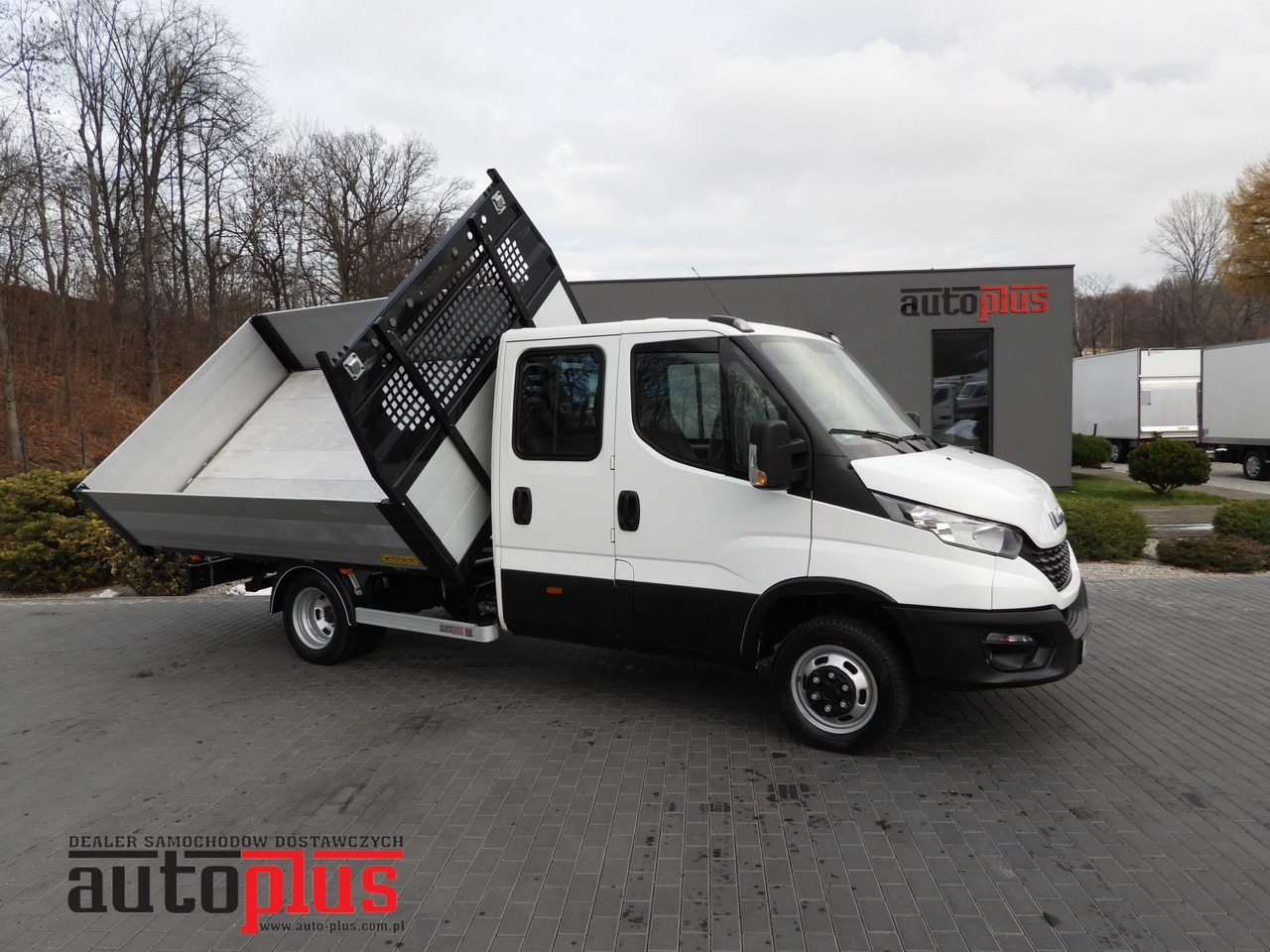 IVECO DAILY 50C16 THREE-WAY TIPPER DOUBLE CABIN DOKA 6 SEATS CRUISE CONTROL PNEUMATICS TWIN WHEELS AIR CONDITIONING 160HP - Utilitaire benne: photos 1 IVECO DAILY 50C16 THREE-WAY TIPPER DOUBLE CABIN DOKA 6 SEATS CRUISE CONTROL PNEUMATICS TWIN WHEELS AIR CONDITIONING 160HP - Utilitaire benne: photos 1