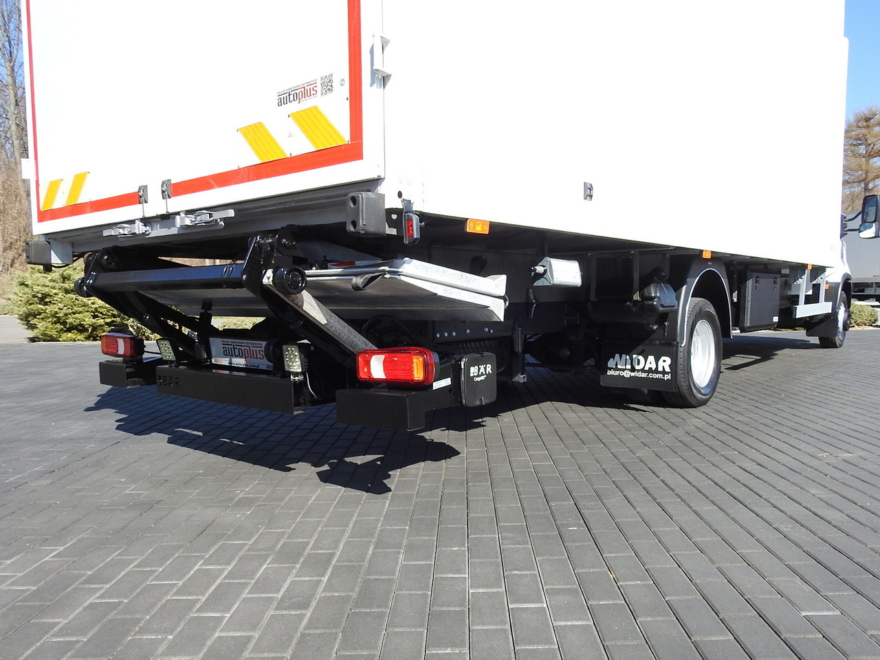 Fourgon grand volume IVECO DAILY 70C18 BOX LIFT 14 PALLETS WEBASTO CRUISE CONTROL NAVIGATION LED LIGHTS TWIN WHEELS AIR CONDITIONING  180HP: photos 30