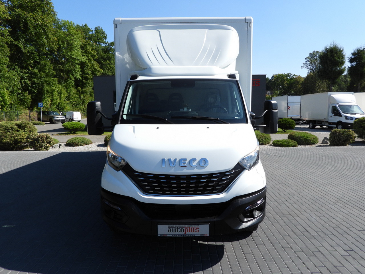 IVECO DAILY 72C18 LIFT 14 PALLETS CRUISE CONTROL PNEUMATICS AUTOMATIC TRANSMISSION HI-MATIC TWIN WHEELS AIR CONDITIONING 180HP - Fourgon grand volume: photos 5 IVECO DAILY 72C18 LIFT 14 PALLETS CRUISE CONTROL PNEUMATICS AUTOMATIC TRANSMISSION HI-MATIC TWIN WHEELS AIR CONDITIONING 180HP - Fourgon grand volume: photos 5