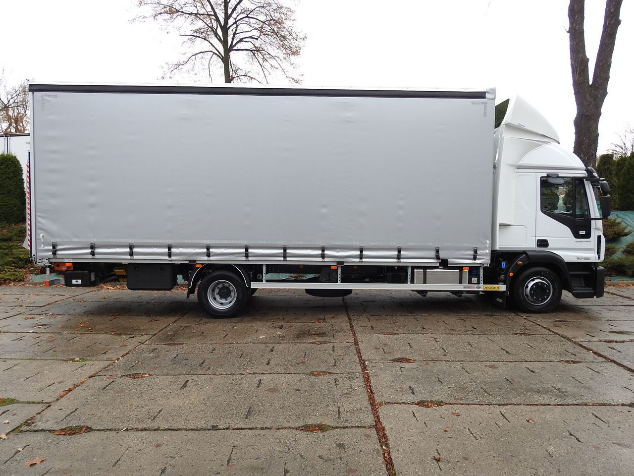 IVECO EUROCARGO 120-250 NEW TARPAULIN LIFT 18 PALLETS WEBASTO CRUISE CONTROL AIR CONDITIONING LED LIGHTS PNEUMATICS AUTOMATIC TRANSMISSION HI-MATIC 250HP — crédit-bail IVECO EUROCARGO 120-250 NEW TARPAULIN LIFT 18 PALLETS WEBASTO CRUISE CONTROL AIR CONDITIONING LED LIGHTS PNEUMATICS AUTOMATIC TRANSMISSION HI-MATIC 250HP: photos 7 IVECO EUROCARGO 120-250 NEW TARPAULIN LIFT 18 PALLETS WEBASTO CRUISE CONTROL AIR CONDITIONING LED LIGHTS PNEUMATICS AUTOMATIC TRANSMISSION HI-MATIC 250HP — crédit-bail IVECO EUROCARGO 120-250 NEW TARPAULIN LIFT 18 PALLETS WEBASTO CRUISE CONTROL AIR CONDITIONING LED LIGHTS PNEUMATICS AUTOMATIC TRANSMISSION HI-MATIC 250HP: photos 7