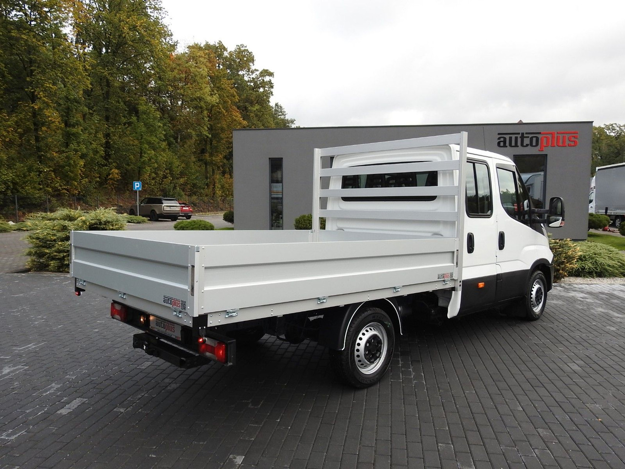Iveco DAILY 35S15 PRITSCHE DOPPELKABINE DOKA 7 SITZE - Utilitaire plateau, Utilitaire double cabine: photos 3 Iveco DAILY 35S15 PRITSCHE DOPPELKABINE DOKA 7 SITZE - Utilitaire plateau, Utilitaire double cabine: photos 3