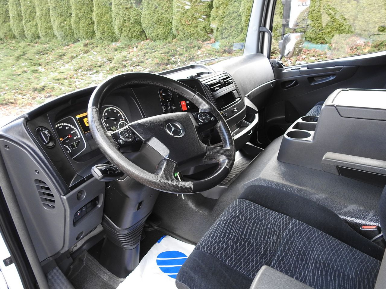 MERCEDES ATEGO 12.24 BOX LIFT 18 PALLETS CRUISE CONTROL AUTOMATIC TRANSMISSION TWIN WHEELS AIR CONDITIONING 240HP - Fourgon grand volume: photos 2 MERCEDES ATEGO 12.24 BOX LIFT 18 PALLETS CRUISE CONTROL AUTOMATIC TRANSMISSION TWIN WHEELS AIR CONDITIONING 240HP - Fourgon grand volume: photos 2