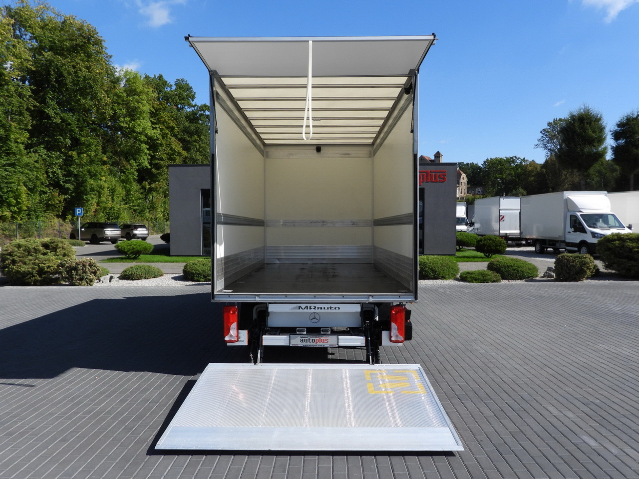 Fourgon grand volume MERCEDES SPRINTER 315 BOX LIFT 8 PALLETS AIR CONDITIONING 150HP: photos 19 Fourgon grand volume MERCEDES SPRINTER 315 BOX LIFT 8 PALLETS AIR CONDITIONING 150HP: photos 19