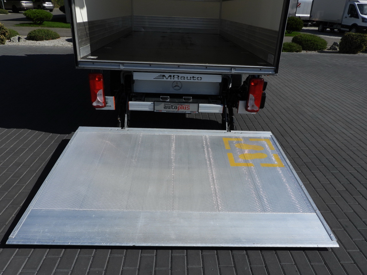 Fourgon grand volume MERCEDES SPRINTER 315 BOX LIFT 8 PALLETS AIR CONDITIONING 150HP: photos 20 Fourgon grand volume MERCEDES SPRINTER 315 BOX LIFT 8 PALLETS AIR CONDITIONING 150HP: photos 20