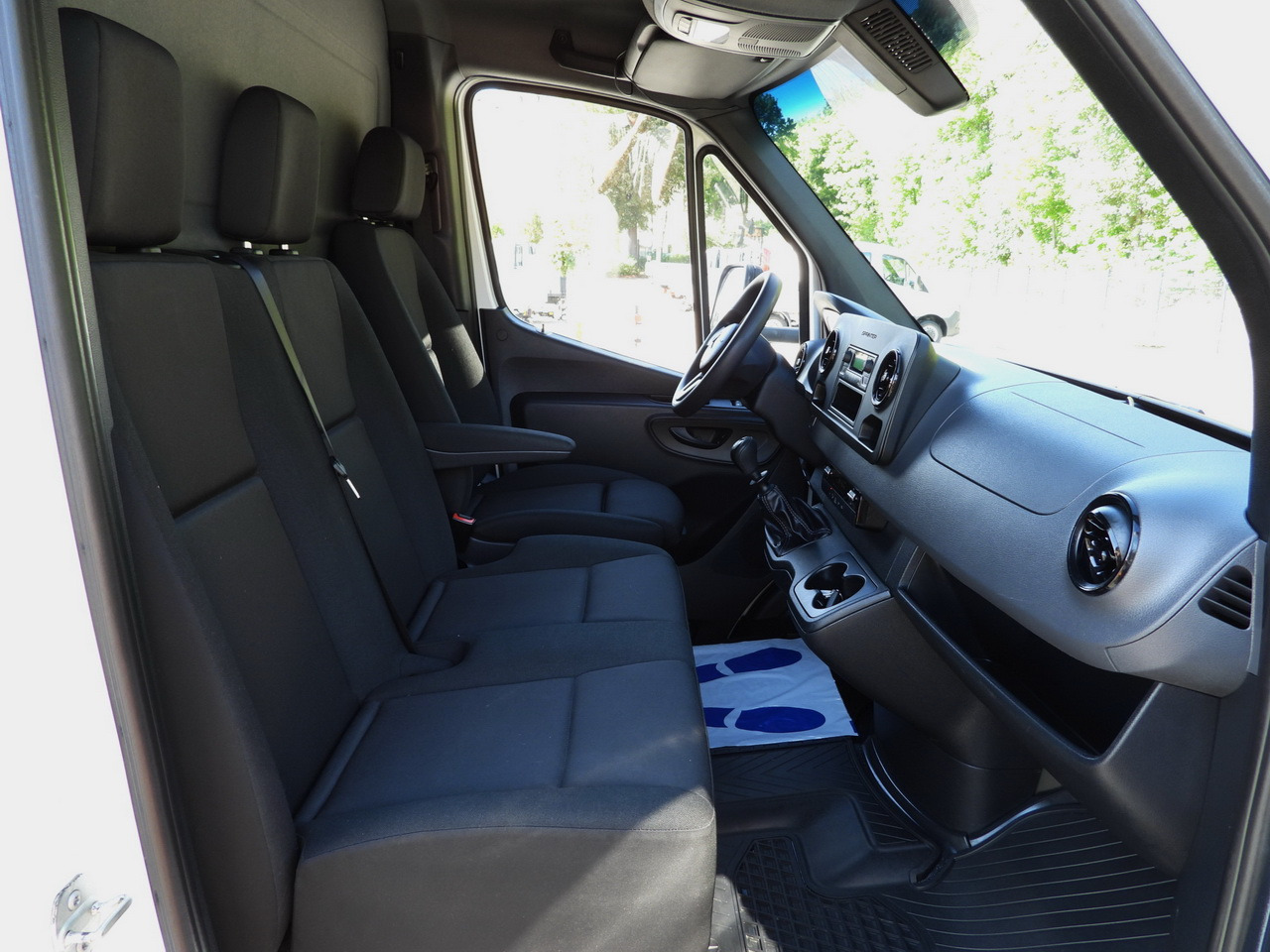 Fourgon grand volume MERCEDES SPRINTER 315 BOX LIFT 8 PALLETS AIR CONDITIONING 150HP: photos 35 Fourgon grand volume MERCEDES SPRINTER 315 BOX LIFT 8 PALLETS AIR CONDITIONING 150HP: photos 35