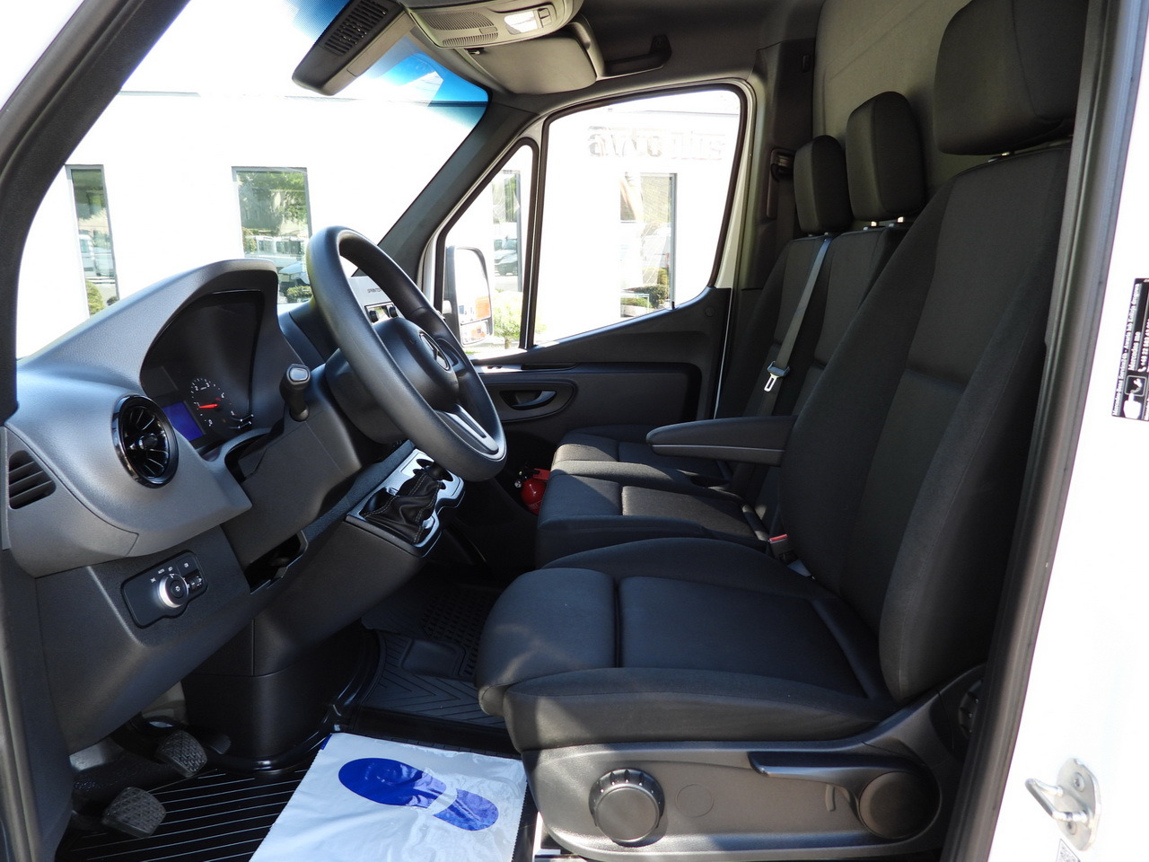 Fourgon grand volume MERCEDES SPRINTER 315 BOX LIFT 8 PALLETS AIR CONDITIONING 150HP: photos 23 Fourgon grand volume MERCEDES SPRINTER 315 BOX LIFT 8 PALLETS AIR CONDITIONING 150HP: photos 23