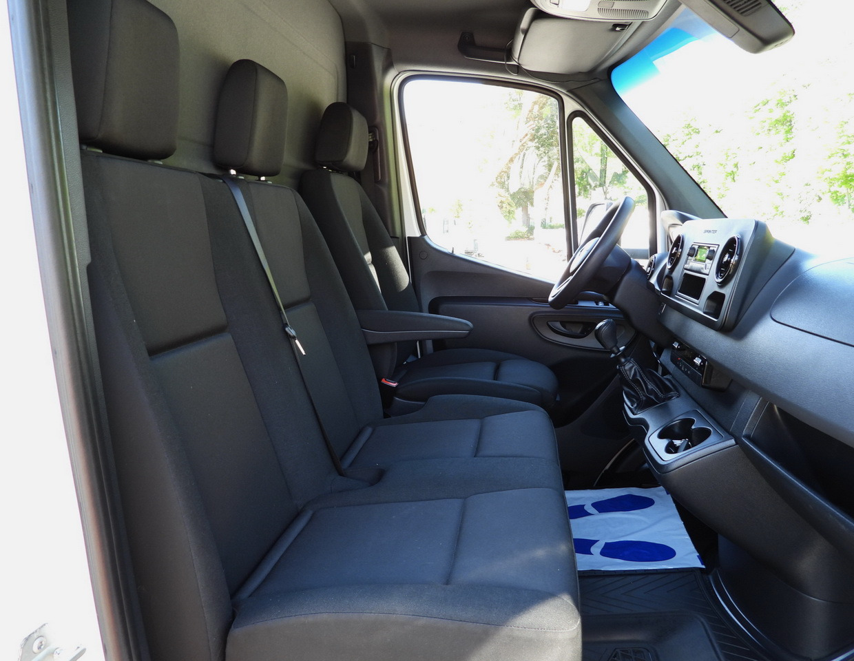 Fourgon grand volume MERCEDES SPRINTER 315 BOX LIFT 8 PALLETS AIR CONDITIONING 150HP: photos 37 Fourgon grand volume MERCEDES SPRINTER 315 BOX LIFT 8 PALLETS AIR CONDITIONING 150HP: photos 37