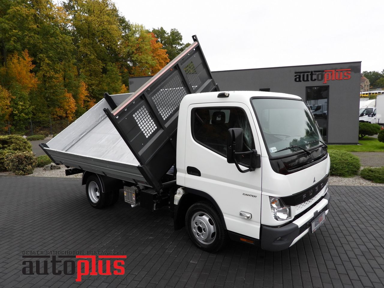 MITSUBISHI CANTER FUSO 3C15 THREE-WAY TIPPER 3 SEATS LED LIGHTS TWIN WHEELS 150HP - Utilitaire benne: photos 1 MITSUBISHI CANTER FUSO 3C15 THREE-WAY TIPPER 3 SEATS LED LIGHTS TWIN WHEELS 150HP - Utilitaire benne: photos 1