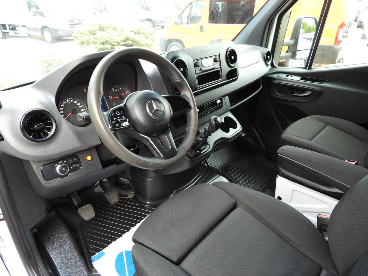 Mercedes-Benz SPRINTER 316 PRITSCHE PLANE AUFZUG 10 PALETTEN - Utilitaire rideaux coulissants (PLSC), Utilitaire double cabine: photos 2 Mercedes-Benz SPRINTER 316 PRITSCHE PLANE AUFZUG 10 PALETTEN - Utilitaire rideaux coulissants (PLSC), Utilitaire double cabine: photos 2