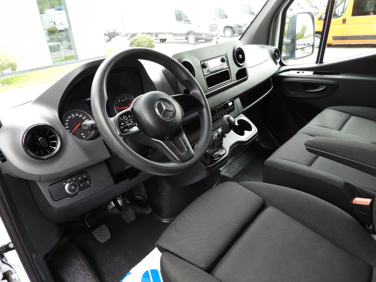 Mercedes-Benz SPRINTER 519 PRITSCHE PLANE 8 PALETTEN WEBASTO - Utilitaire rideaux coulissants (PLSC): photos 2 Mercedes-Benz SPRINTER 519 PRITSCHE PLANE 8 PALETTEN WEBASTO - Utilitaire rideaux coulissants (PLSC): photos 2