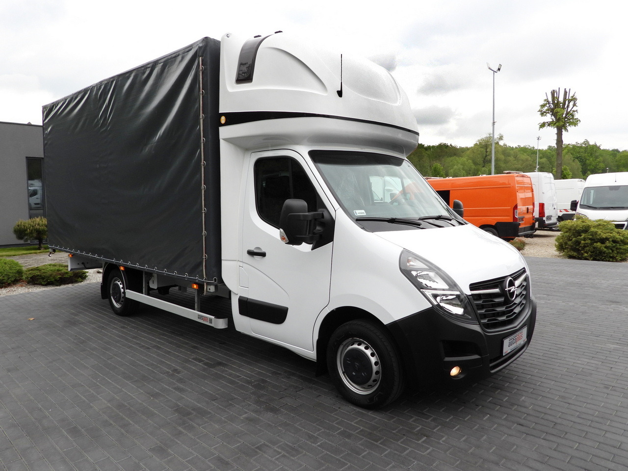 OPEL MOVANO TARPAULIN 10 PALLETS CRUISE CONTROL NAVIGATION LED LIGHTS PNEUMATICS AIR CONDITIONING 165HP - Utilitaire rideaux coulissants (PLSC): photos 4 OPEL MOVANO TARPAULIN 10 PALLETS CRUISE CONTROL NAVIGATION LED LIGHTS PNEUMATICS AIR CONDITIONING 165HP - Utilitaire rideaux coulissants (PLSC): photos 4