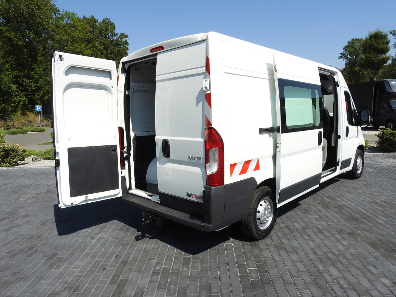 PEUGEOT BOXER BOX DELIVERY VAN 7 SEATS 110HP - Fourgon utilitaire: photos 3 PEUGEOT BOXER BOX DELIVERY VAN 7 SEATS 110HP - Fourgon utilitaire: photos 3