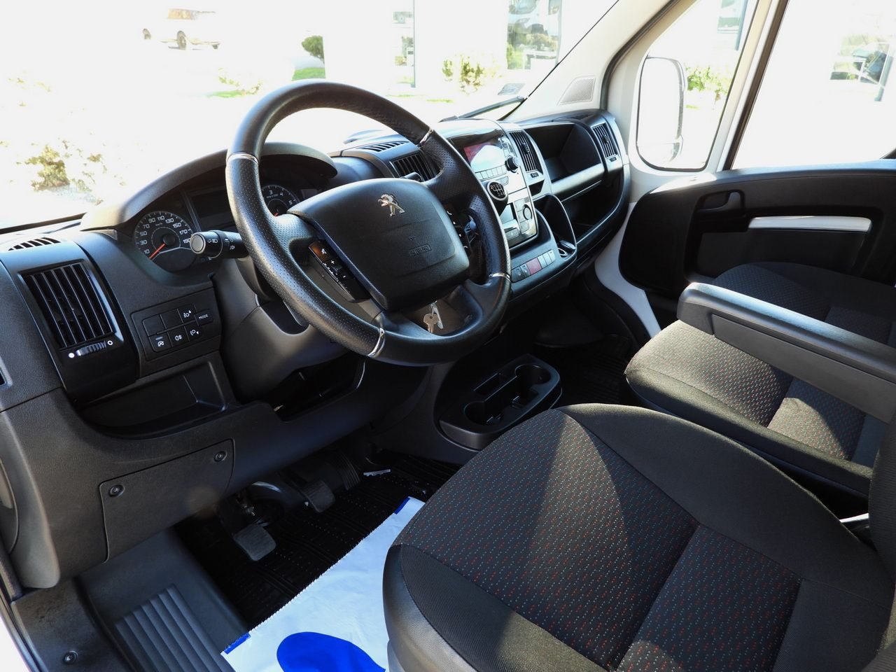 PEUGEOT BOXER TARPAULIN 10 PALLETS WEBASTO LED LIGHTS PNEUMATICS AIR CONDITIONING 165HP - Utilitaire rideaux coulissants (PLSC): photos 2 PEUGEOT BOXER TARPAULIN 10 PALLETS WEBASTO LED LIGHTS PNEUMATICS AIR CONDITIONING 165HP - Utilitaire rideaux coulissants (PLSC): photos 2