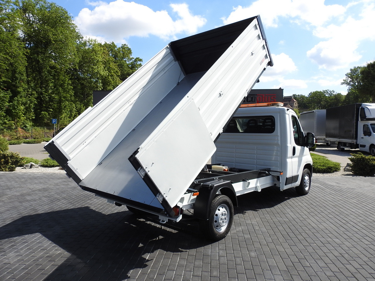 PEUGEOT BOXER THREE-WAY TIPPER AIR CONDITIONING 130HP - Utilitaire benne: photos 3 PEUGEOT BOXER THREE-WAY TIPPER AIR CONDITIONING 130HP - Utilitaire benne: photos 3