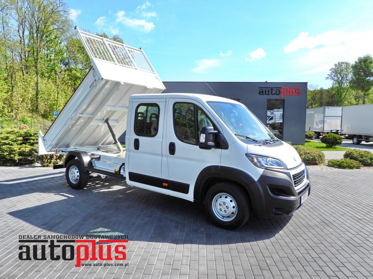 PEUGEOT BOXER  TIPPER DOUBLE CABIN DOKA 7 SEATS CRUISE CONTROL AIR CONDITIONING  140HP - Utilitaire benne: photos 1 PEUGEOT BOXER  TIPPER DOUBLE CABIN DOKA 7 SEATS CRUISE CONTROL AIR CONDITIONING  140HP - Utilitaire benne: photos 1