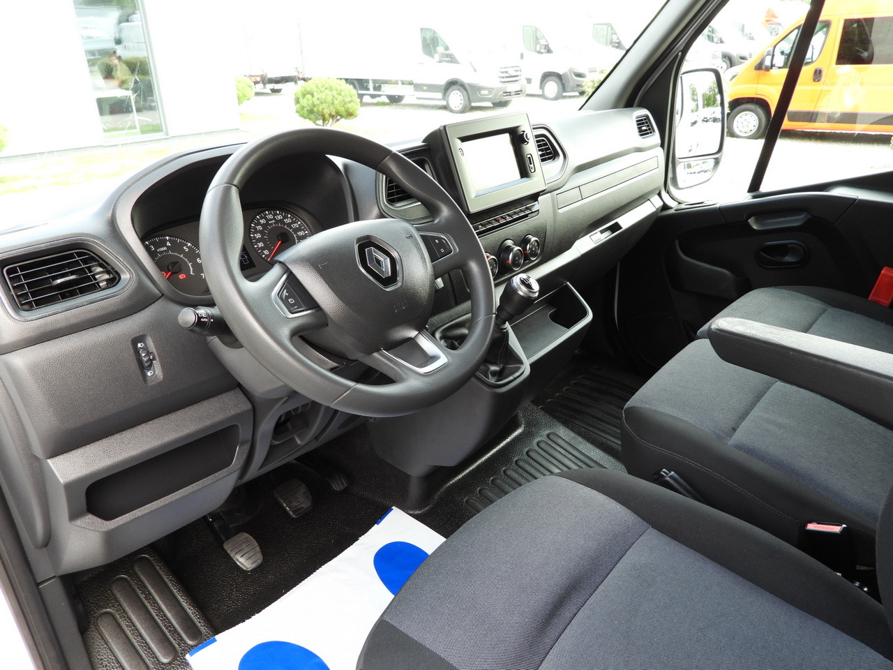 RENAULT MASTER BOX DELIVERY VAN 7 SEATS CRUISE CONTROL NAVIGATION LED LIGHTS AIR CONDITIONING 135HP - Fourgon utilitaire: photos 2 RENAULT MASTER BOX DELIVERY VAN 7 SEATS CRUISE CONTROL NAVIGATION LED LIGHTS AIR CONDITIONING 135HP - Fourgon utilitaire: photos 2