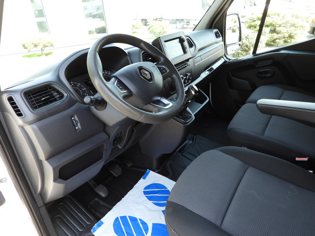 RENAULT MASTER  BOX LIFT 8 PALLETS CRUISE CONTROL NAVIGATION LED LIGHTS TWIN WHEELS AIR CONDITIONING  145HP - Utilitaire frigorifique: photos 2 RENAULT MASTER  BOX LIFT 8 PALLETS CRUISE CONTROL NAVIGATION LED LIGHTS TWIN WHEELS AIR CONDITIONING  145HP - Utilitaire frigorifique: photos 2