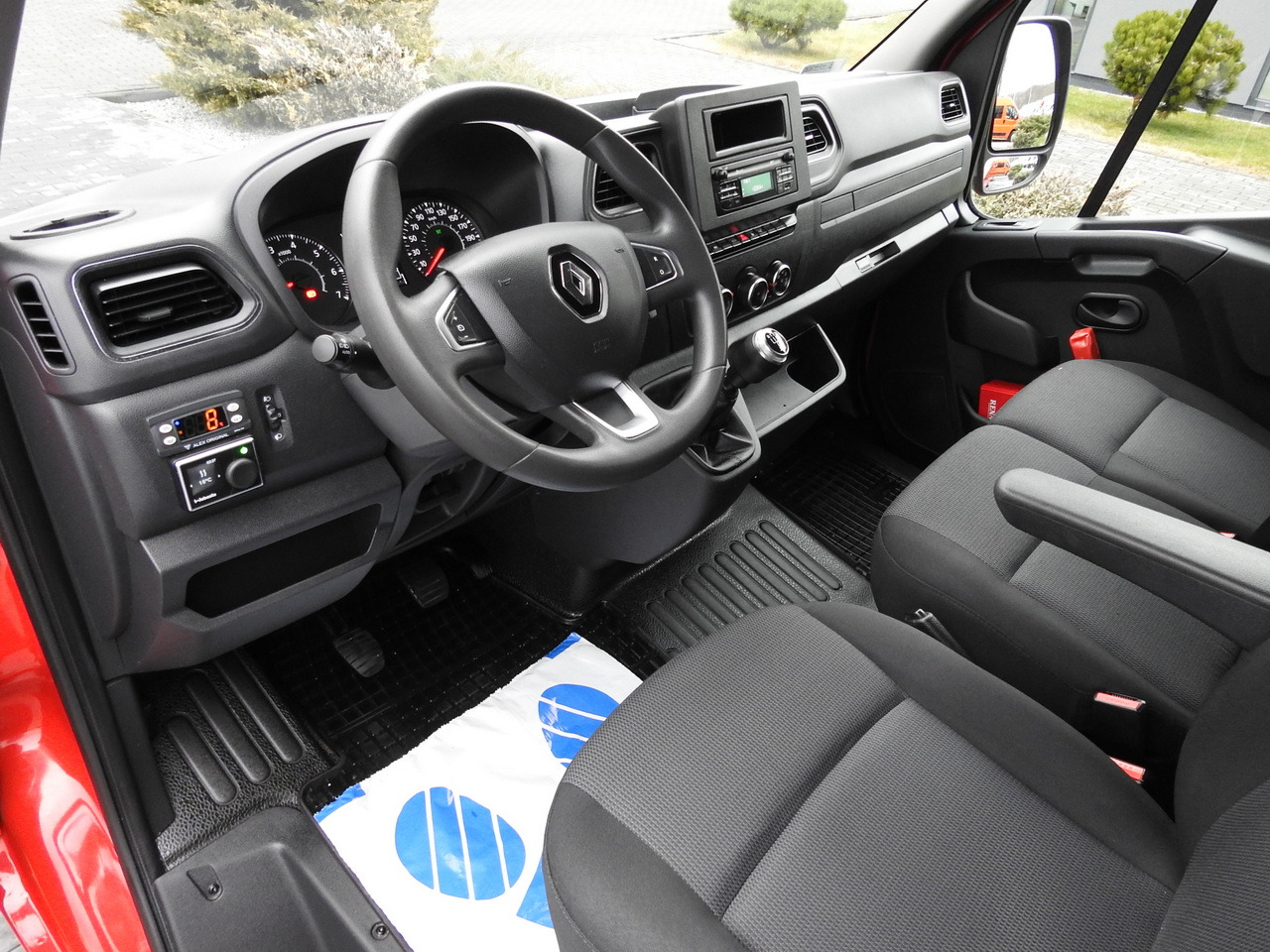 RENAULT MASTER REFRIGERATOR VAN 1*C CRUISE CONTROL AIR CONDITIONING LED LIGHTS  135HP - Utilitaire frigorifique: photos 2 RENAULT MASTER REFRIGERATOR VAN 1*C CRUISE CONTROL AIR CONDITIONING LED LIGHTS  135HP - Utilitaire frigorifique: photos 2