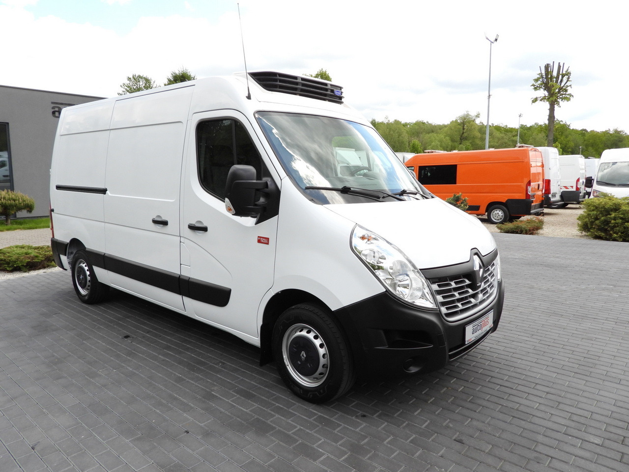 RENAULT MASTER REFRIGERATOR VAN -20*C POWER SUPPLY 230V CRUISE CONTROL AIR CONDITIONING 145HP - Utilitaire frigorifique: photos 4 RENAULT MASTER REFRIGERATOR VAN -20*C POWER SUPPLY 230V CRUISE CONTROL AIR CONDITIONING 145HP - Utilitaire frigorifique: photos 4