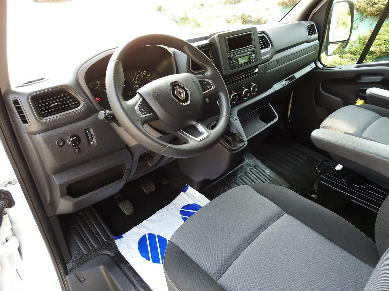 RENAULT MASTER TARPAULIN 8 PALLETS WEBASTO CRUISE CONTROL LED LIGHTS PNEUMATICS 165HP - Utilitaire rideaux coulissants (PLSC): photos 2 RENAULT MASTER TARPAULIN 8 PALLETS WEBASTO CRUISE CONTROL LED LIGHTS PNEUMATICS 165HP - Utilitaire rideaux coulissants (PLSC): photos 2