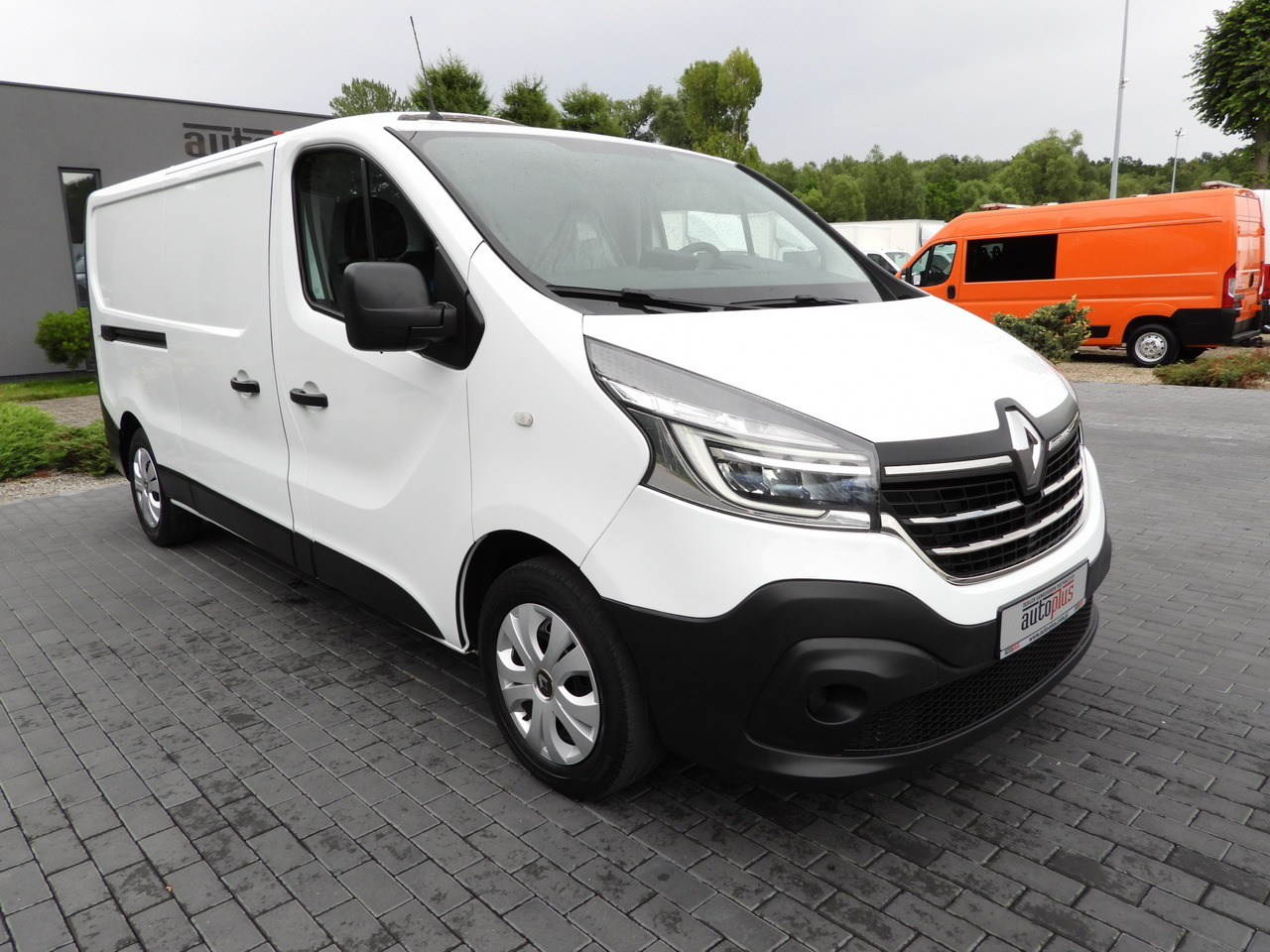 RENAULT TRAFIC REFRIGERATOR VAN -5*C POWER SUPPLY 230V CRUISE CONTROL LED LIGHTS AIR CONDITIONING  120HP - Utilitaire frigorifique: photos 4 RENAULT TRAFIC REFRIGERATOR VAN -5*C POWER SUPPLY 230V CRUISE CONTROL LED LIGHTS AIR CONDITIONING  120HP - Utilitaire frigorifique: photos 4