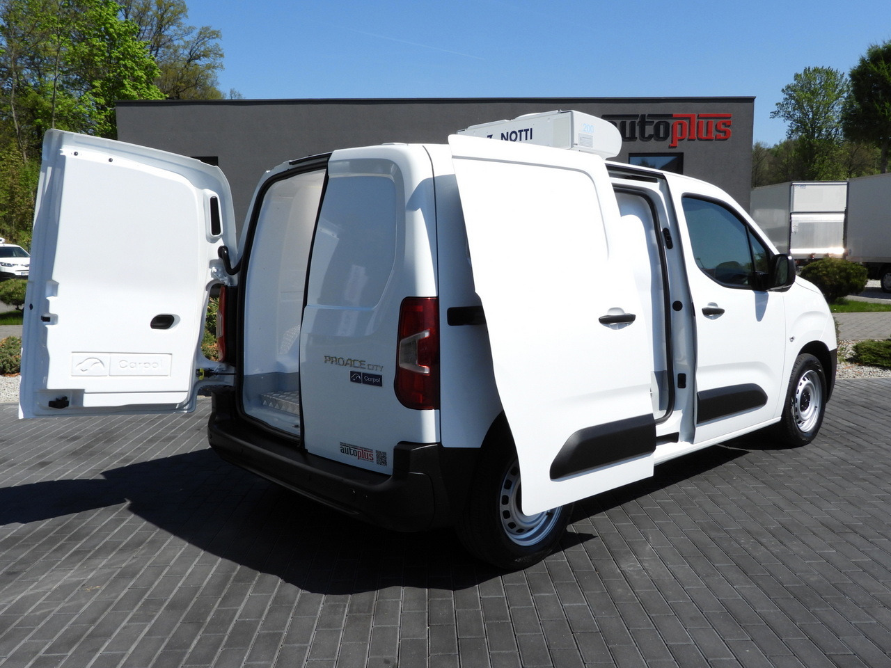 TOYOTA PROACE CITY REFRIGERATOR VAN -15*C POWER SUPPLY 230V CRUISE CONTROL AIR CONDITIONING 100HP - Utilitaire frigorifique: photos 3 TOYOTA PROACE CITY REFRIGERATOR VAN -15*C POWER SUPPLY 230V CRUISE CONTROL AIR CONDITIONING 100HP - Utilitaire frigorifique: photos 3