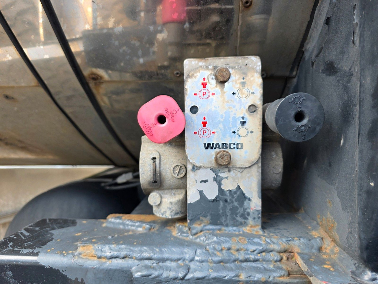 Semi-remorque citerne Eurotank STN27: photos 16 Semi-remorque citerne Eurotank STN27: photos 16