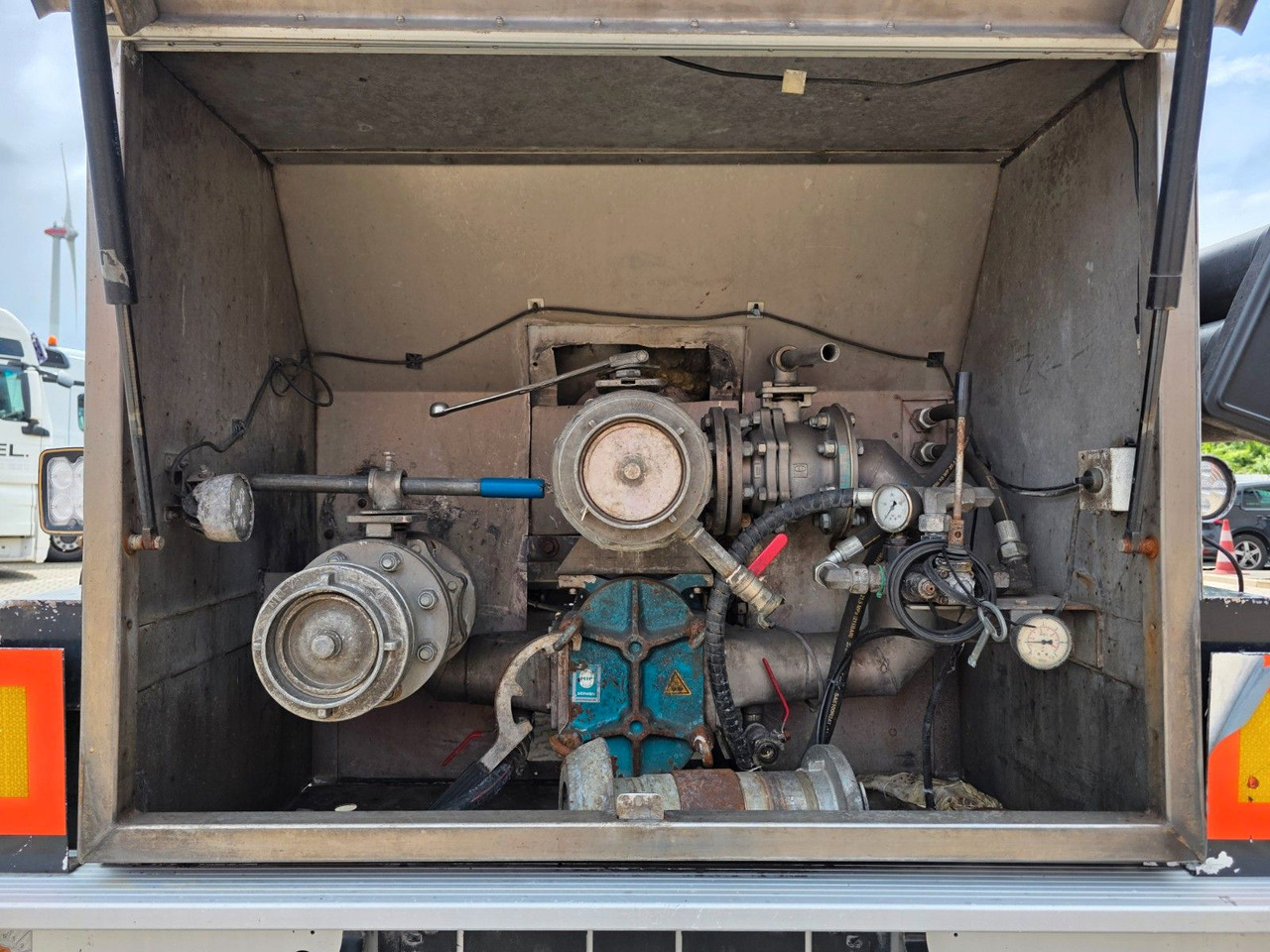 Semi-remorque citerne Eurotank STN27: photos 14 Semi-remorque citerne Eurotank STN27: photos 14