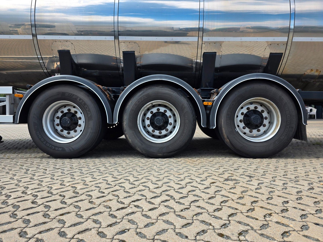 Semi-remorque citerne Eurotank STN27: photos 20 Semi-remorque citerne Eurotank STN27: photos 20