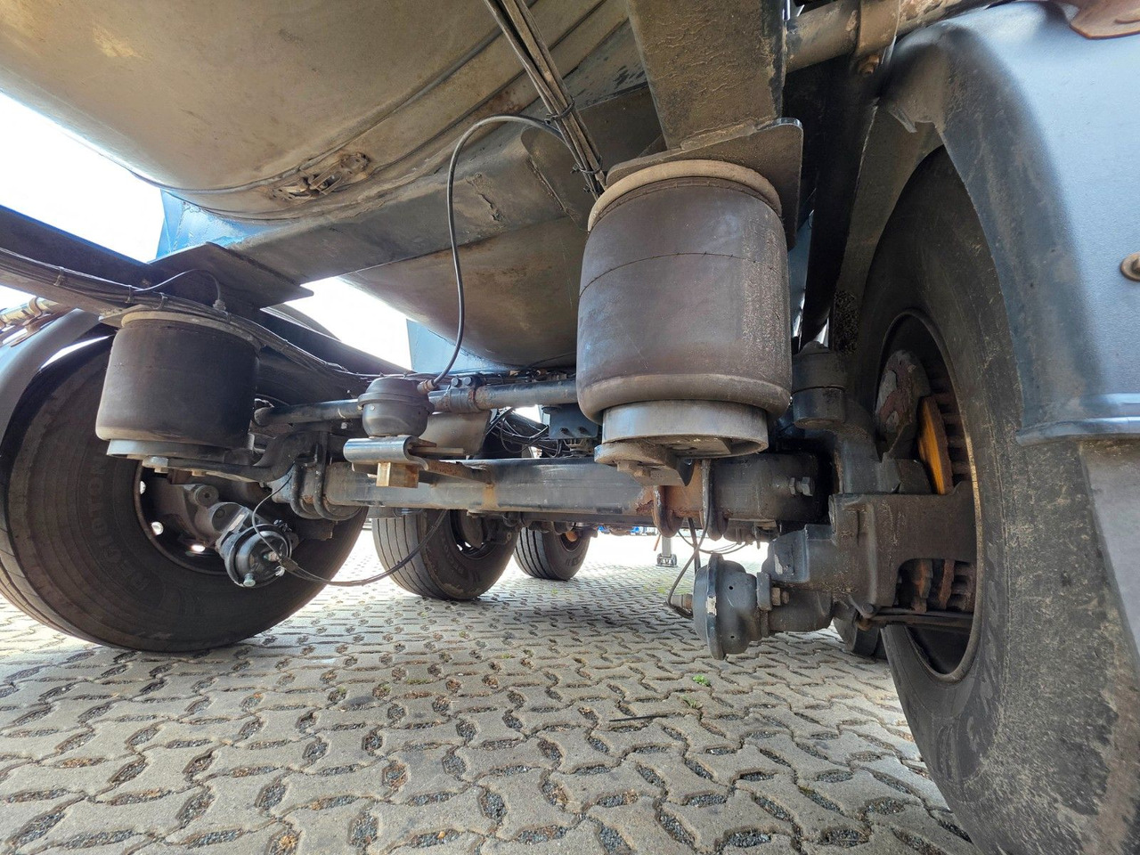 Semi-remorque citerne Eurotank STN27: photos 19 Semi-remorque citerne Eurotank STN27: photos 19