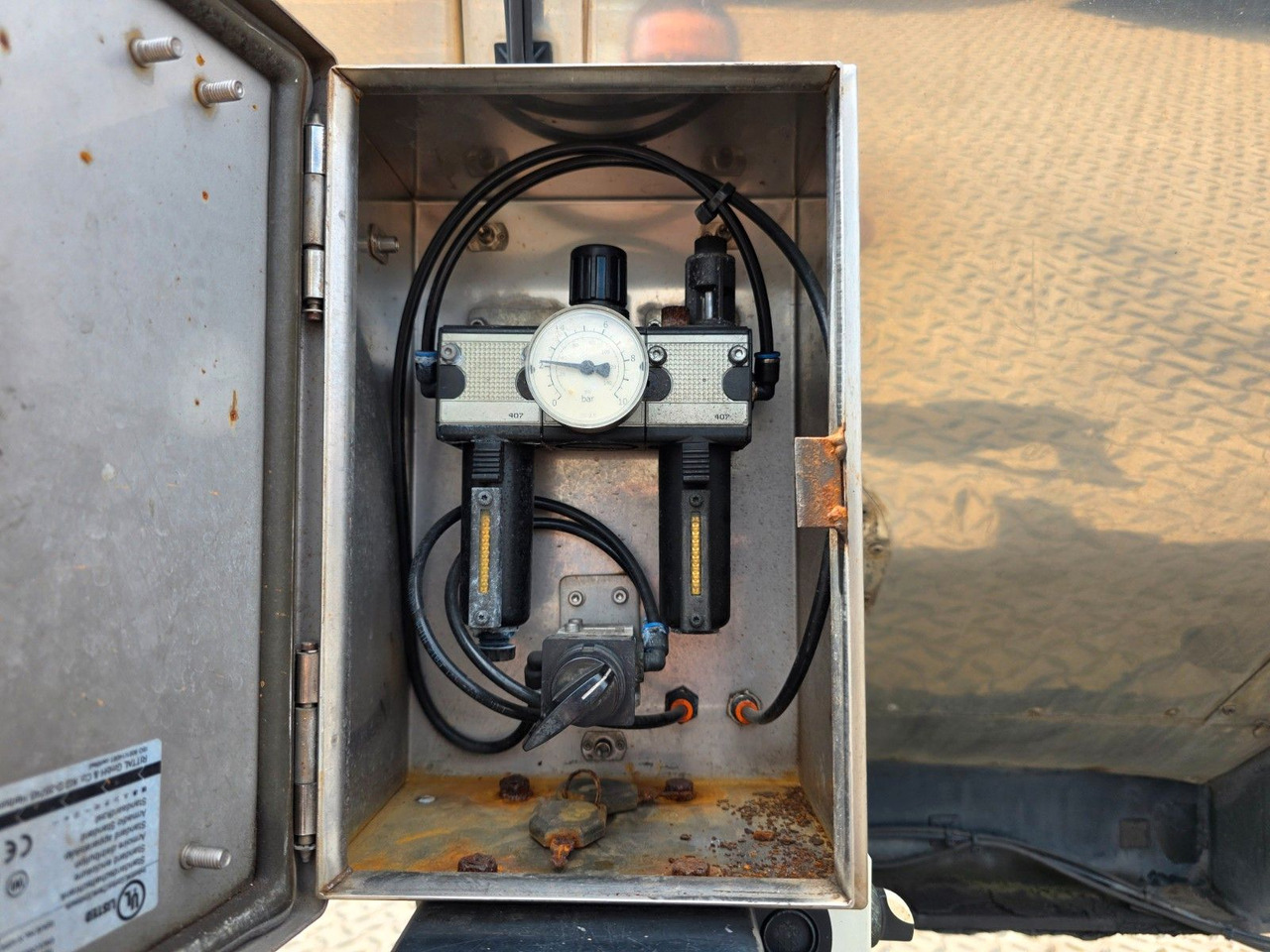 Semi-remorque citerne Eurotank STN27: photos 12 Semi-remorque citerne Eurotank STN27: photos 12